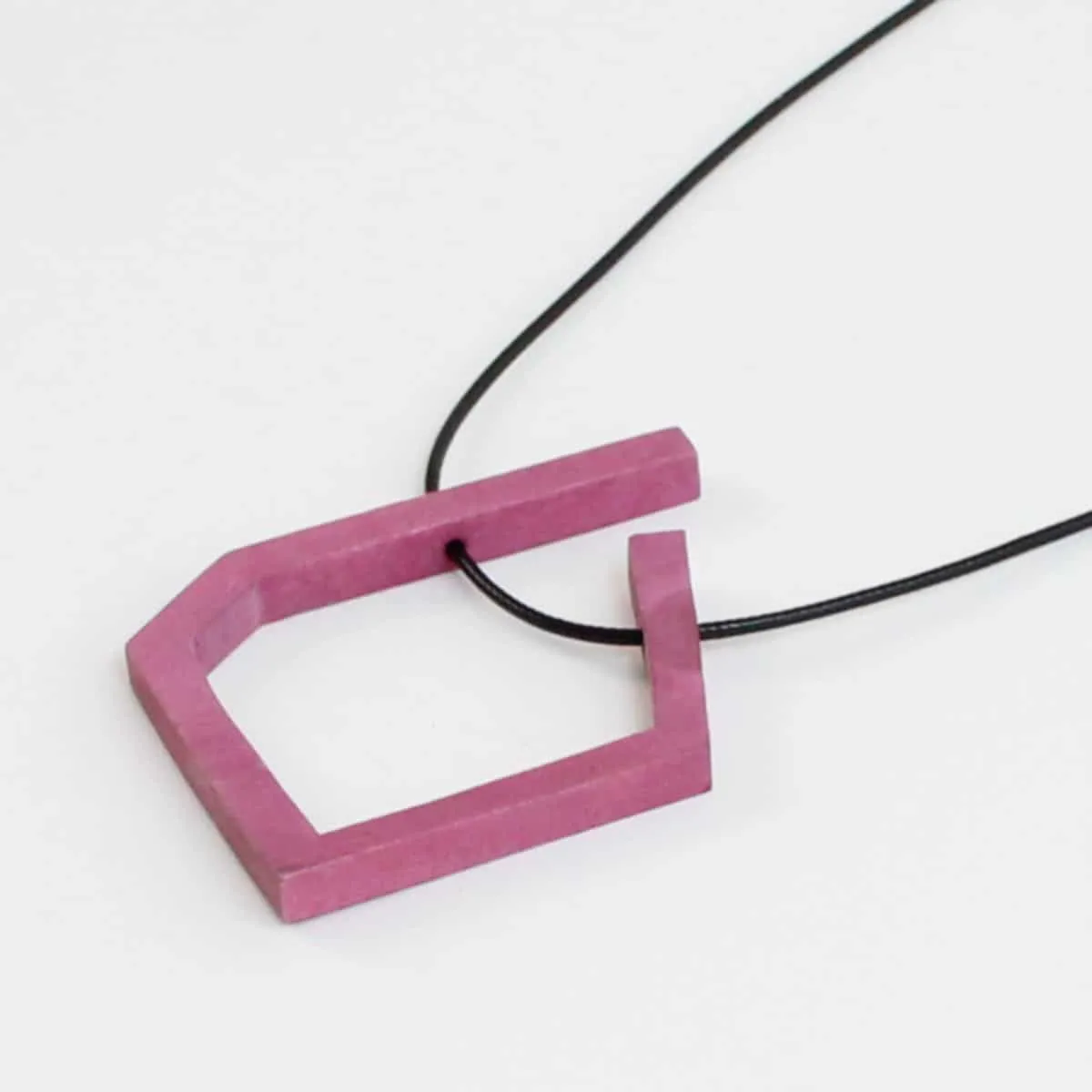 Alanis Pendant Necklace Pink