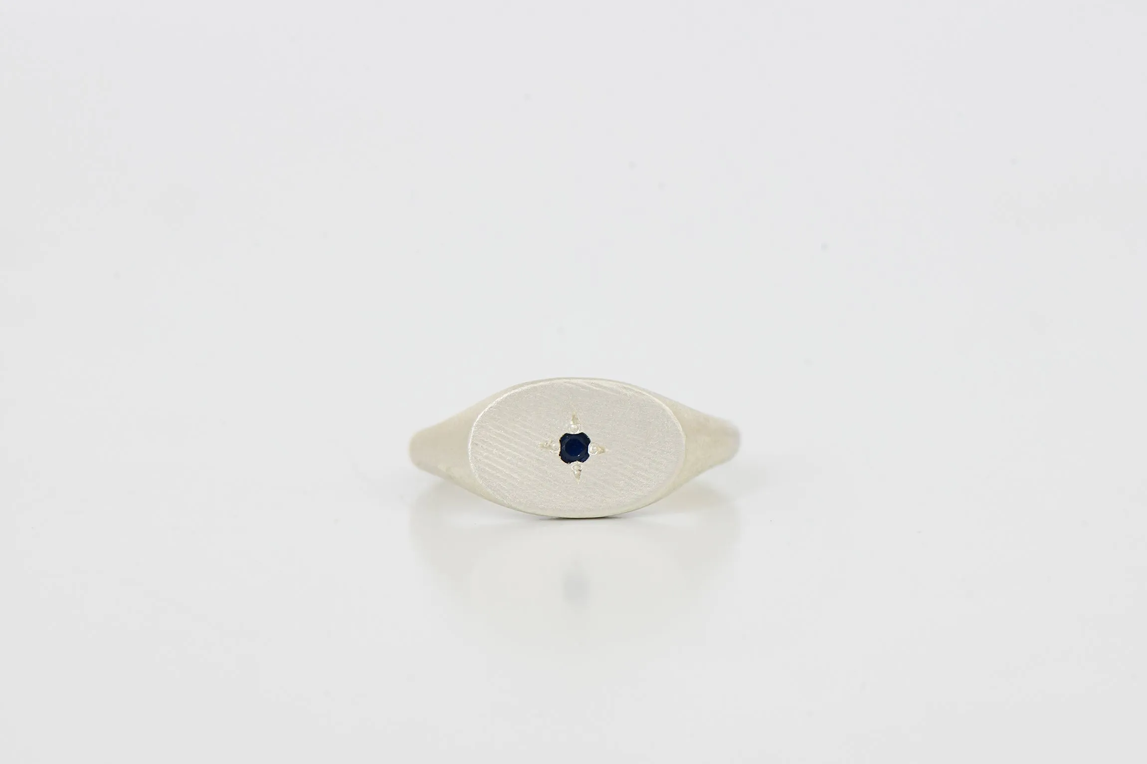 Oval simple ring