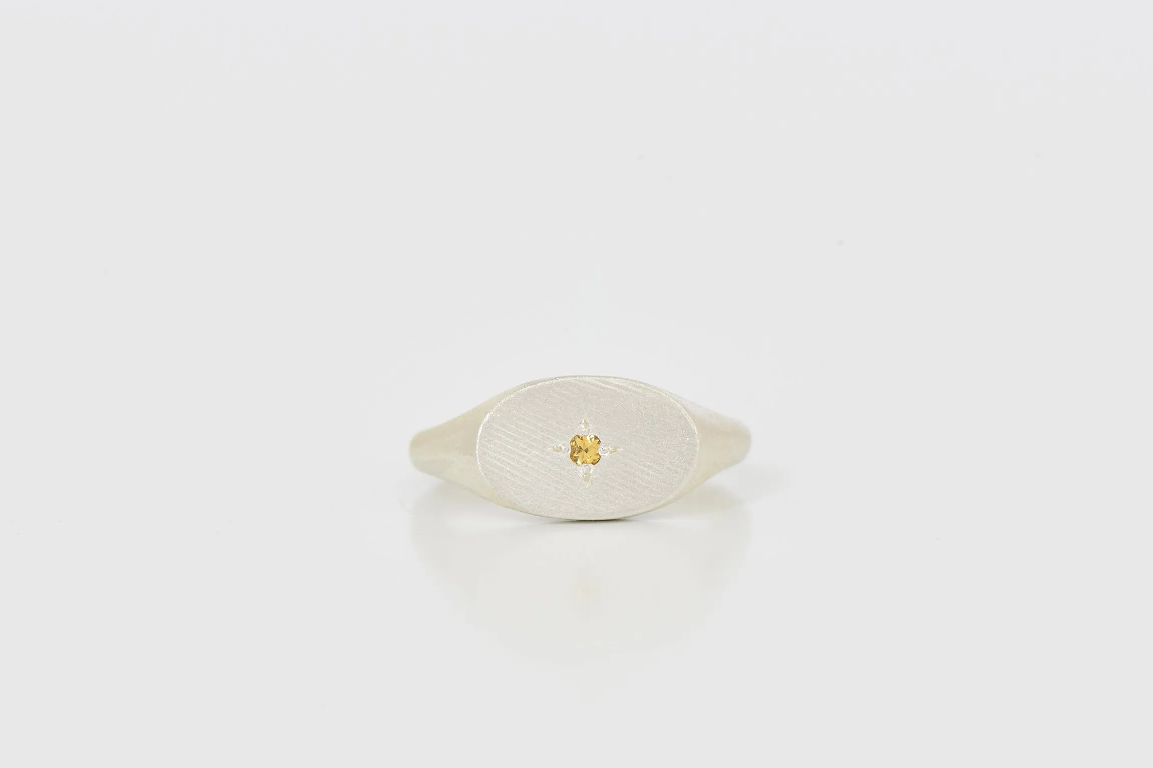 Oval simple ring