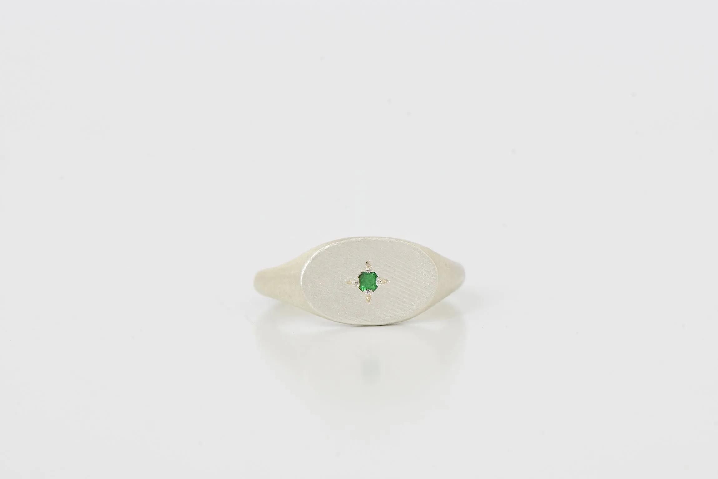 Oval simple ring