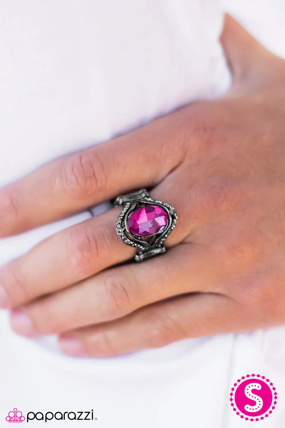 Paparazzi Ring ~ Big City Dreams - Pink