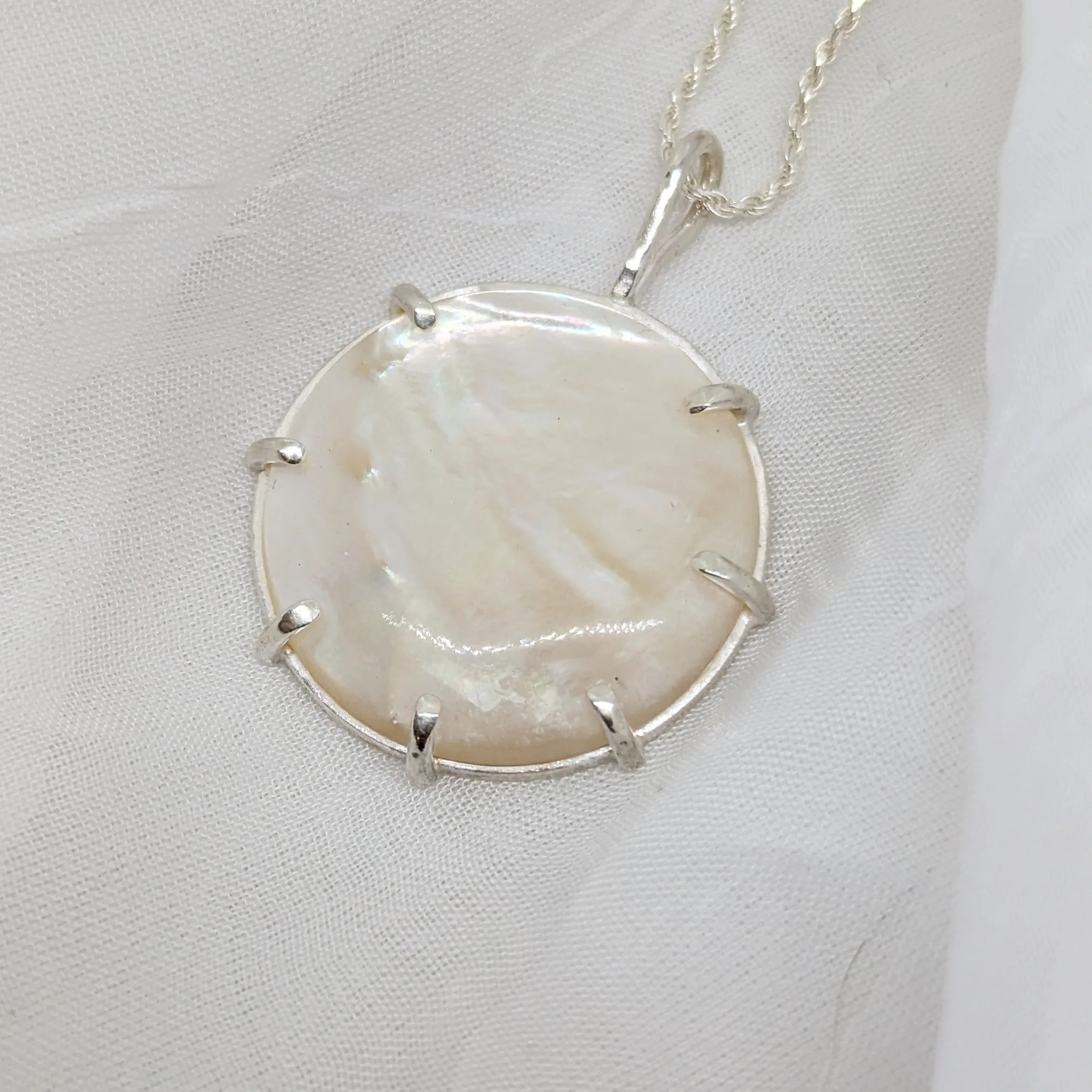 Round Mother of Pearl Necklace