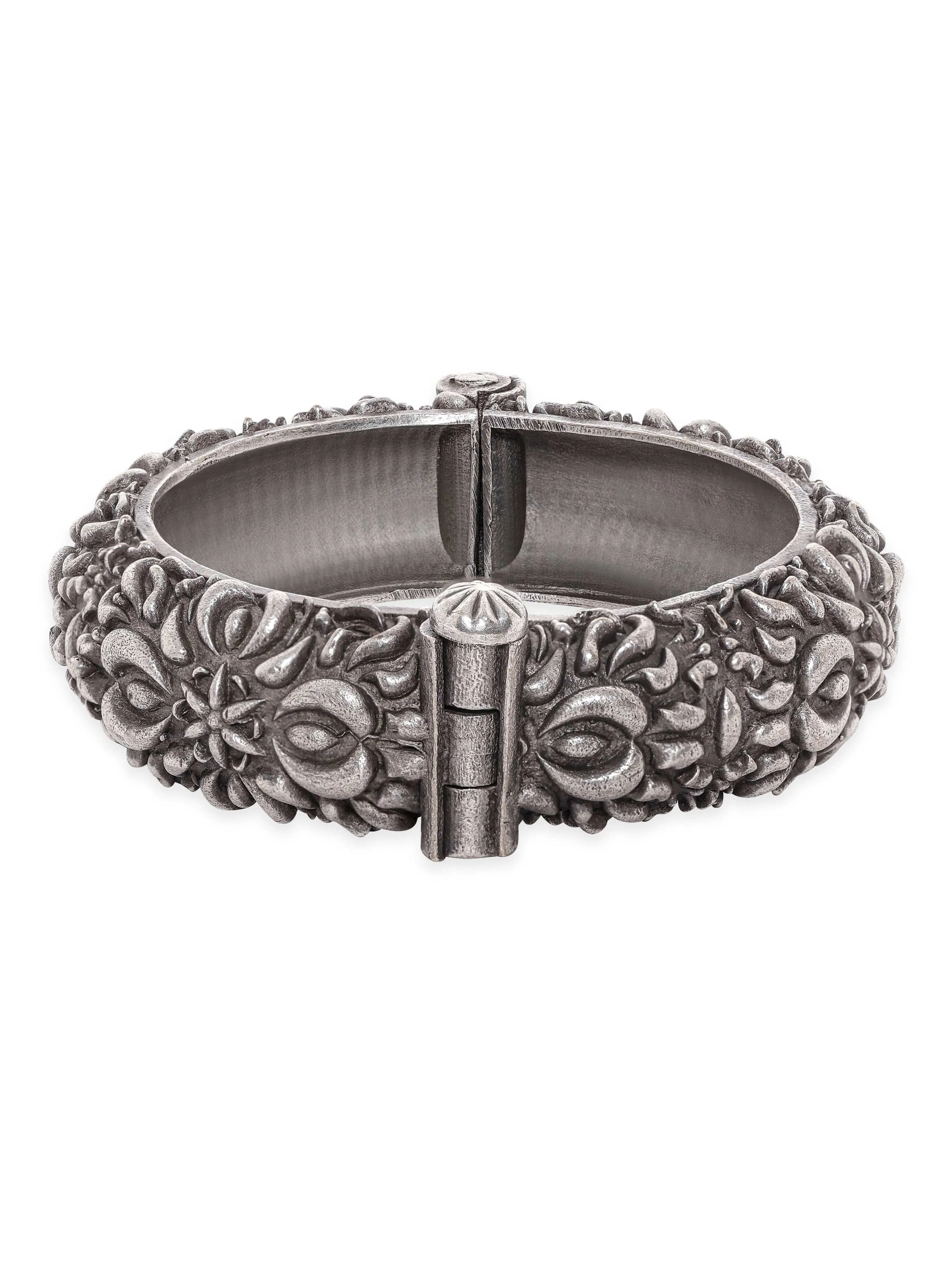 Rubans Vintage Reverie Oxidized Silver Plated Kada Bracelet